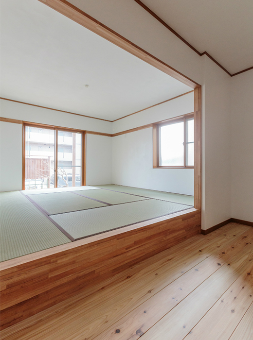 施工事例　厚木市｜杉材と漆喰に包まれた木の住まい 